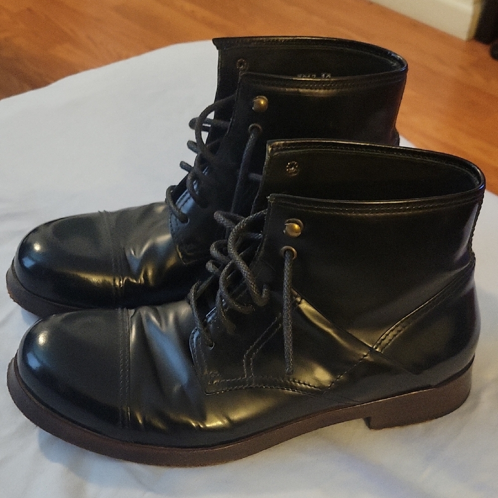 Dolce & Gabbana Shiny Black Leather Boots